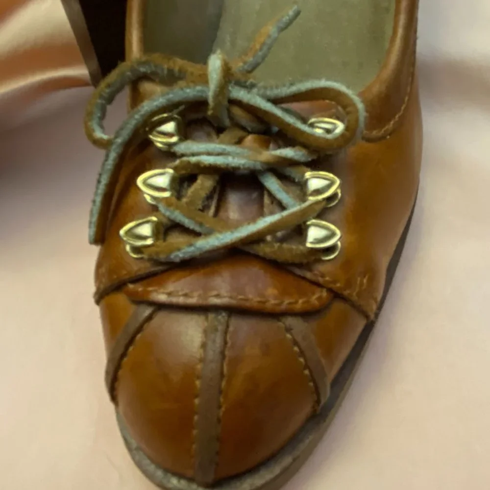 EUC Vintage Michael Kors Winter Warrior Leather Stacked Heels-8 1/2 - Picture 4 of 16